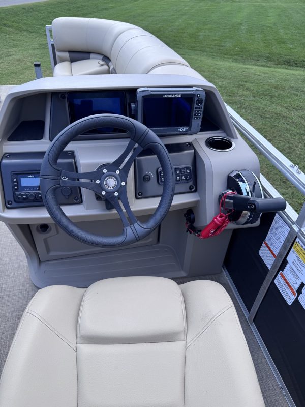 SOLD-   2024 Sun Tracker Party Barge 22 DLX in VA - Image 6