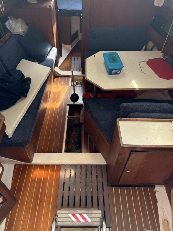 sold- 1986 Hunter 31 in VA - Image 2